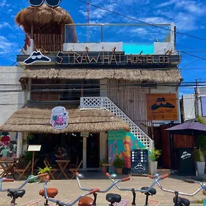  Albergue Straw & Rooftop Bar